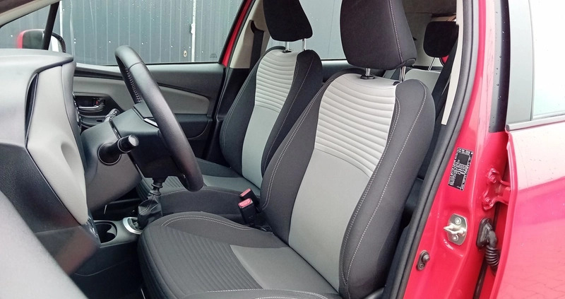 Toyota Yaris cena 56900 przebieg: 119300, rok produkcji 2019 z Zambrów małe 121